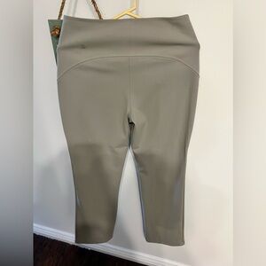 Lululemon Women
Smooth Fit Pull-On High-Rise Pant 8